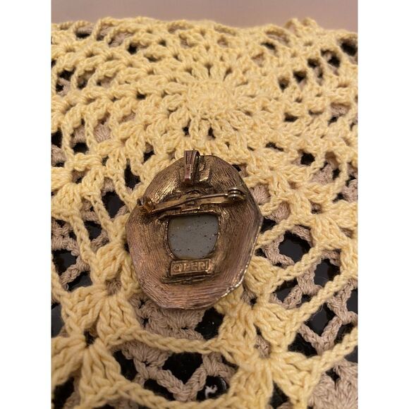 Vintage Signed PERI blue and white Cameo brooch/pendant. Gold Tone - Picture 6 of 7